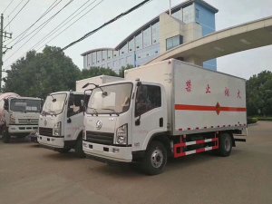 陕汽5.1米3.6吨液体厢式车