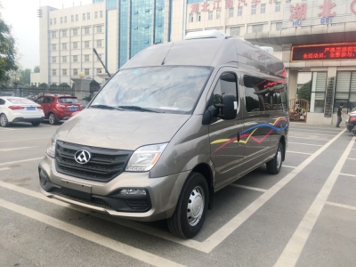 上汽大通V80长轴高顶B型房车